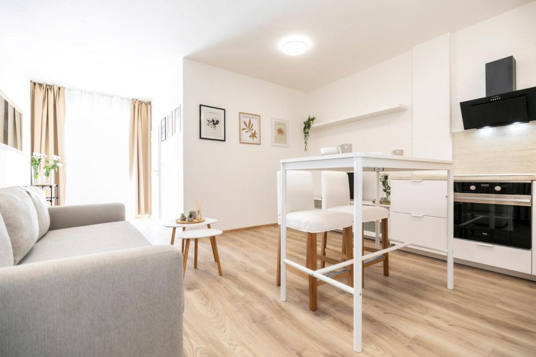 Alure Residences 2 & 24H Self Check-In, Parking In The Garage In The Apartment Building Included, New Building, Terrace, Green Location With A Forest Park With A Lake, Children'S Playground Banská Bystrica Exteriér fotografie